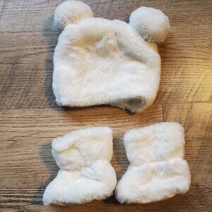 Baby winter hat and booties